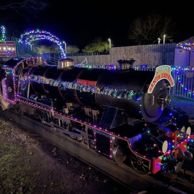 Here's River Esk looking very festive, all ready for Santa Express duty! 